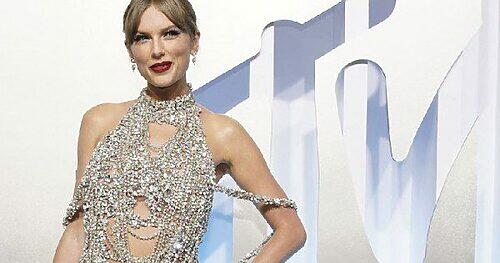 378530 taylor swift wins top mtv video award announces new album entertainment news