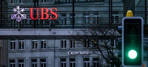 381992 international finance credit suisse bankers swarm headhunters after ubs rescue