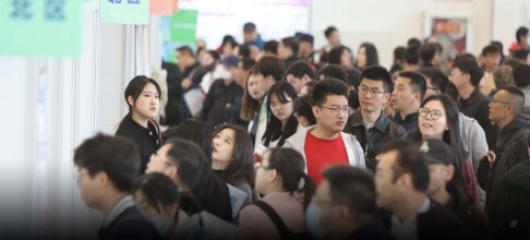 More Chinese Graduates Are Taking Jobs in Small Cities, Report Finds