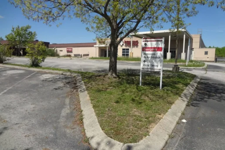 Closing of Rural Hospitals Leaves Towns With Unhealthy Real Estate