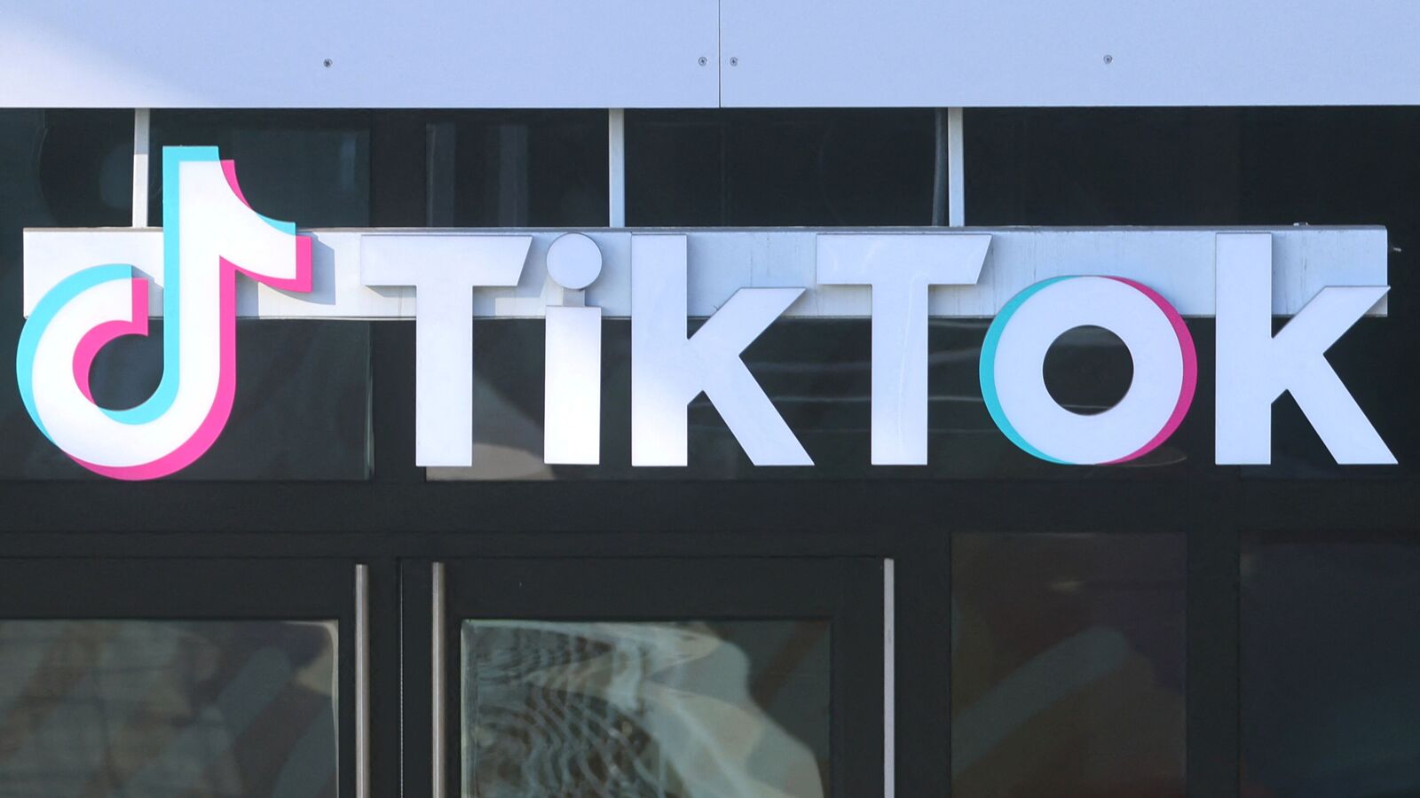 US News Today Live Updates on January 18, 2025 : TikTok faces shutdown in US — Will Joe Biden’s extension save the app or is it too late?