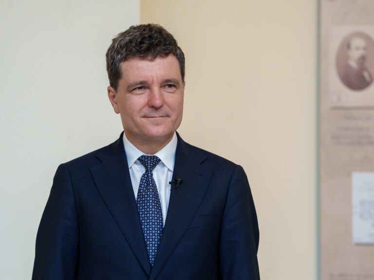 Ion Cristoiu gives us breaking the news of the day: the signal given by Nicușor Dan from Berlin in the case of Vexler law: when something comes to his head “does not back” in front of the execution platoon “!
