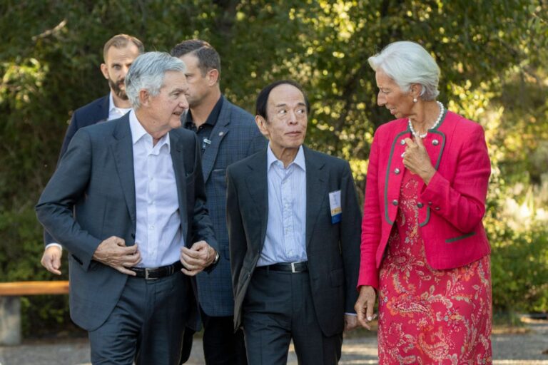 Crypto in Late 2025 and Beyond: What Powell’s Speech Signals for Rates, Inflation and Assets